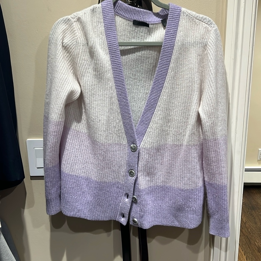 Size small ATM cashmere sweater. In good condition. Light pilling